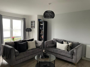 Modern 2 bed apartment-perfect location for Cop26 Renfrew